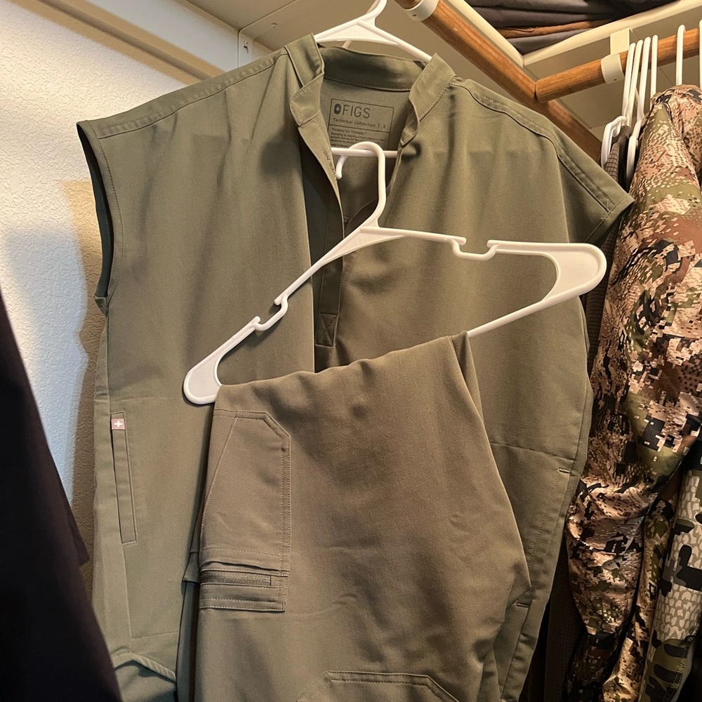 Figs Moss Yola 2.0 and Rafaela set in EUC